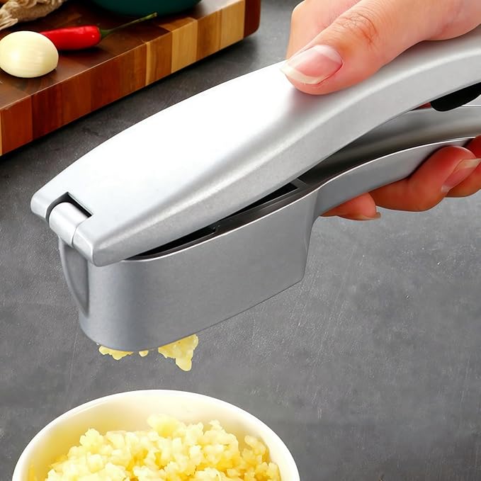 Professional 2 in 1 Garlic Press & Slicer,Multifunctional Garlic Mincer Tool with Ergonomic Handle,Effortlessly Crush,Slice and Mince Garlic,Rust-Proof,Easy to Squeeze and Clean,Dishwasher Safe